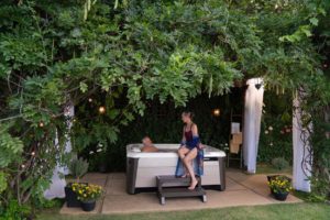 HotSpring_Highlife_2020_JetsetterLX_Ivory_Bronze_Lifestyle_Couple_207 (Copy) (Copy)