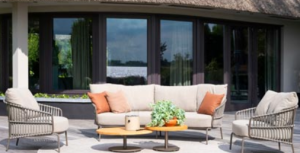 Ensemble de fauteuil extérieur capalbio de la marque 4seasons posé sur une terrasse